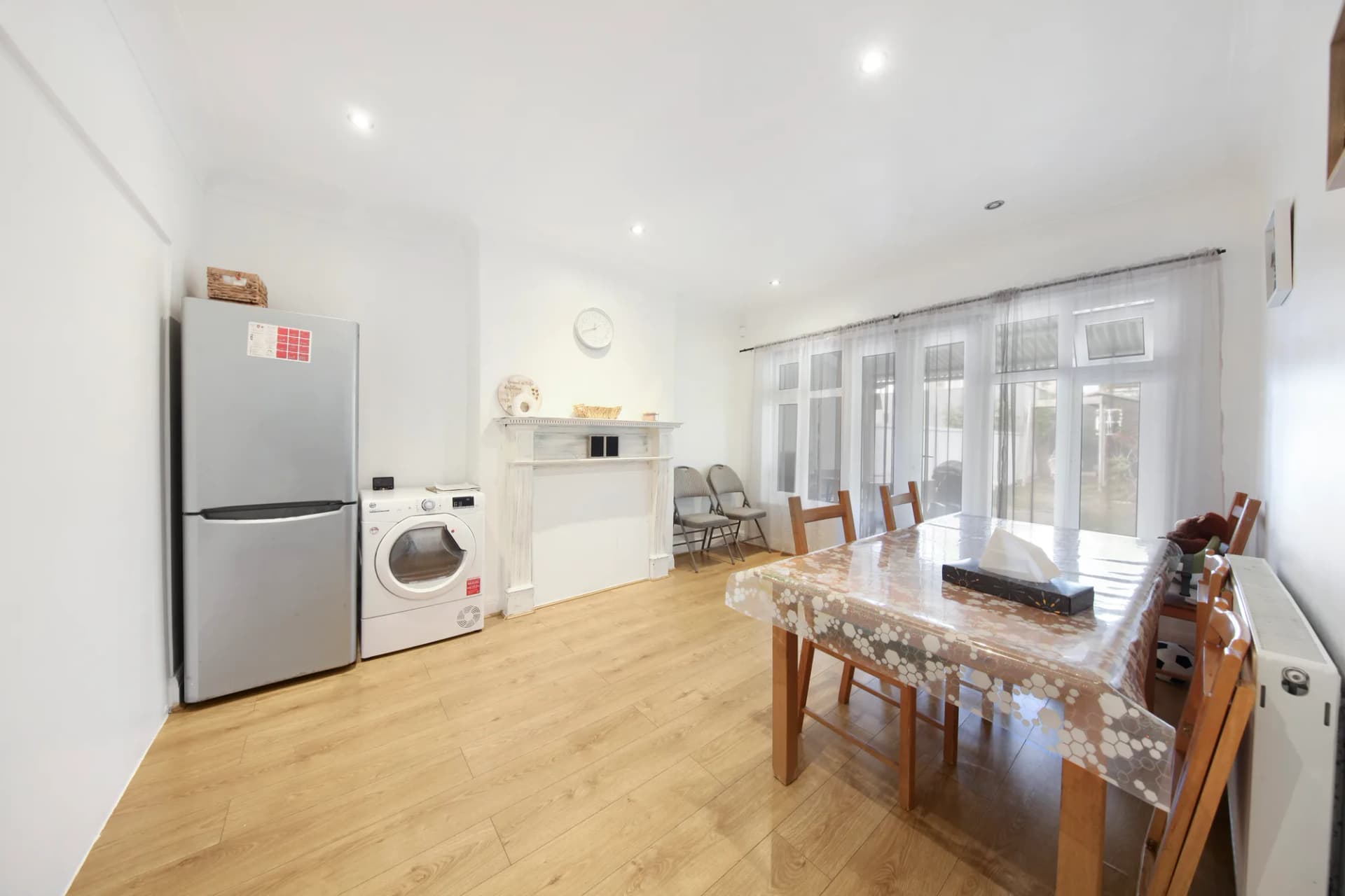 29 Hughenden Avenue Harrow HA3 8HA - 012.jpg