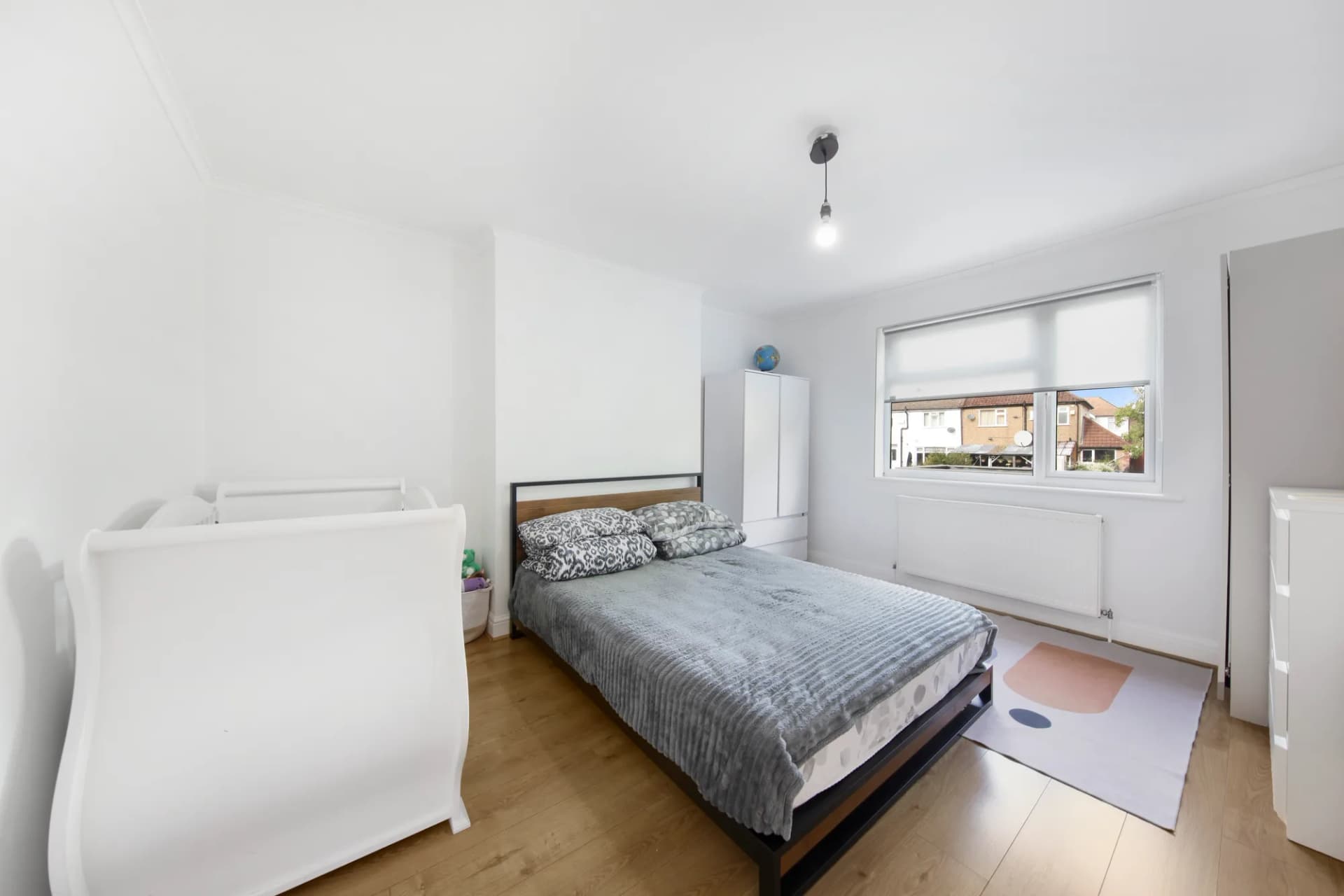 29 Hughenden Avenue Harrow HA3 8HA - 013.jpg