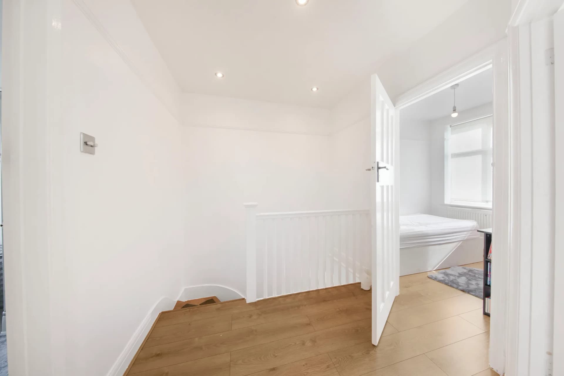 29 Hughenden Avenue Harrow HA3 8HA - 015.jpg