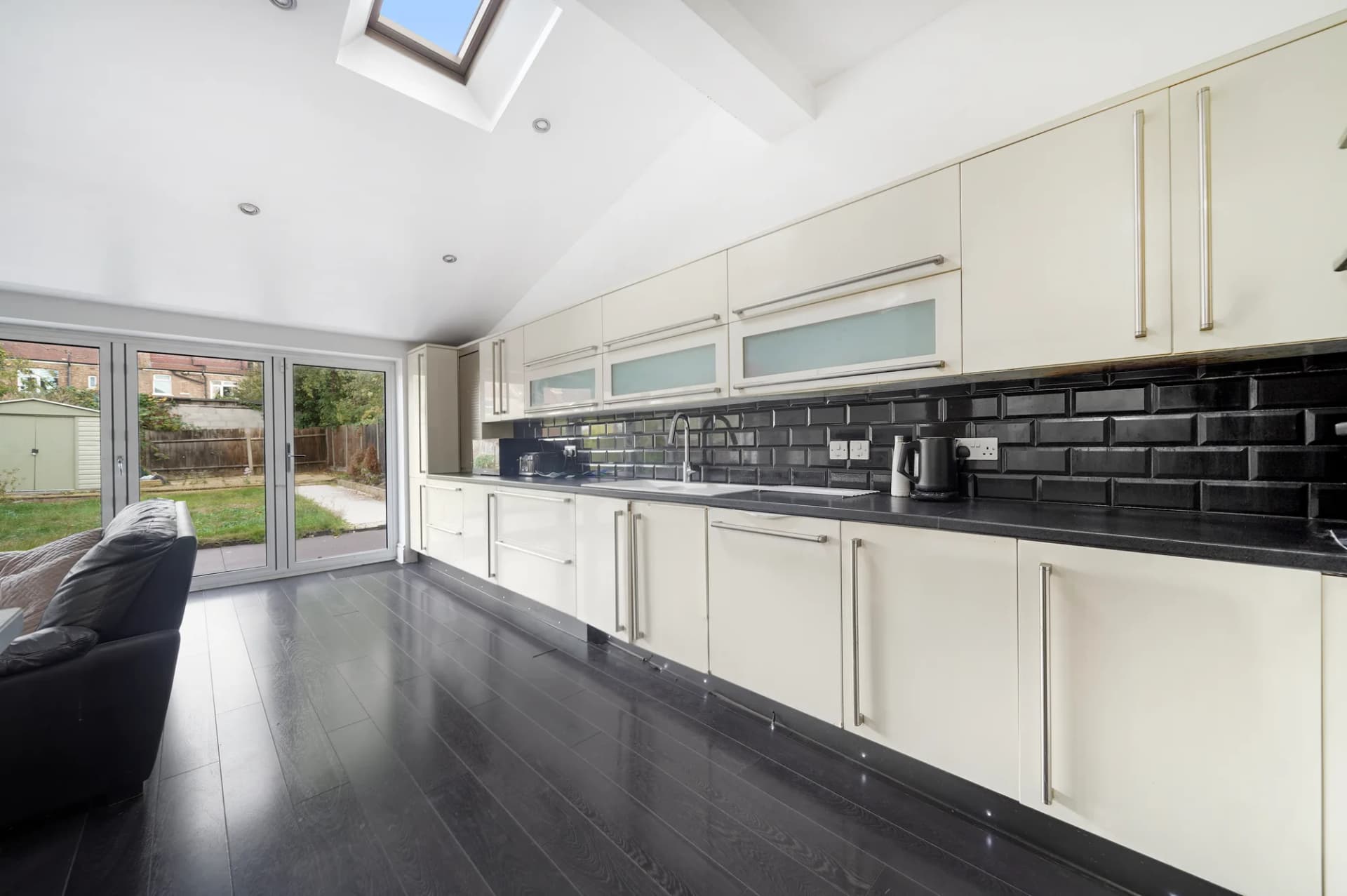 10 Surrey Road Harrow HA1 4NH - 003.jpg